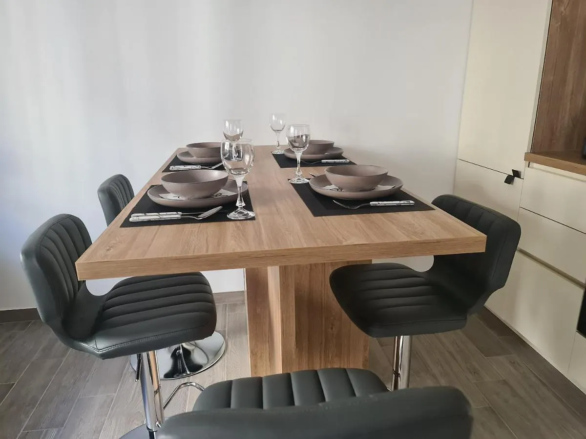 Apartment Apartman Nika Crikvenica
